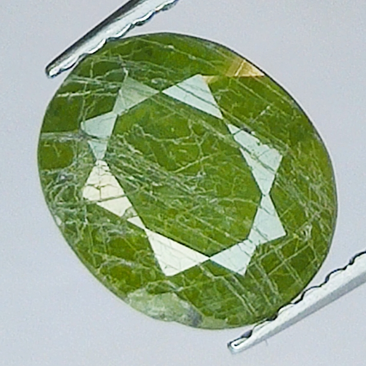 6.29ct Zaffiro verde taglio ovale 9.1x7.5mm