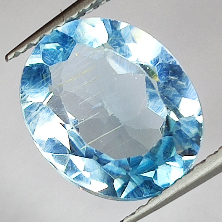 3.82ct Topacio Azul talla oval 10.8x8.9mm