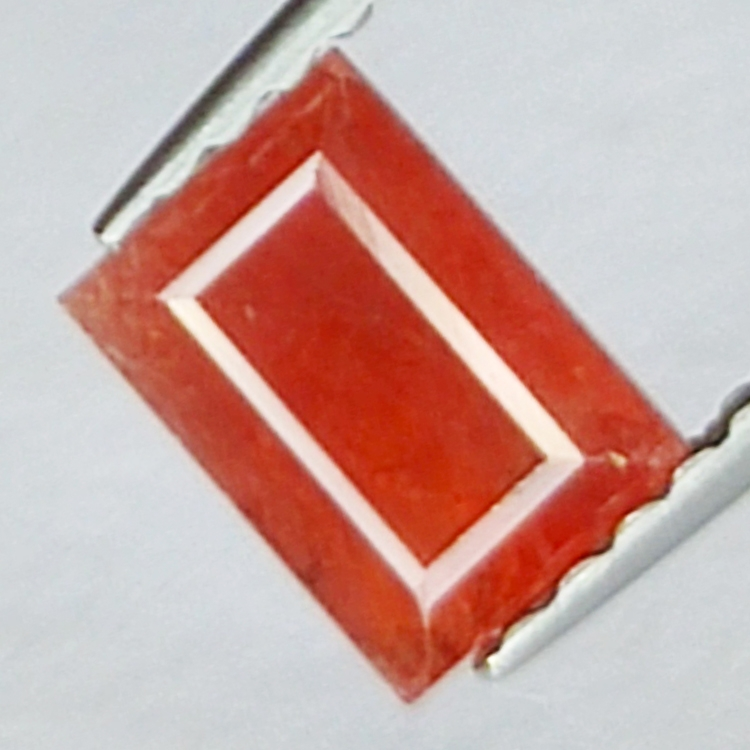 0.84ct Zaffiro Padparascha taglio baguette 5x4mm