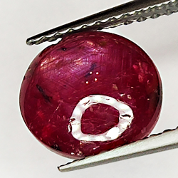 3.03ct Rubis Étoilé cabochon ovale 8.5x7.8mm