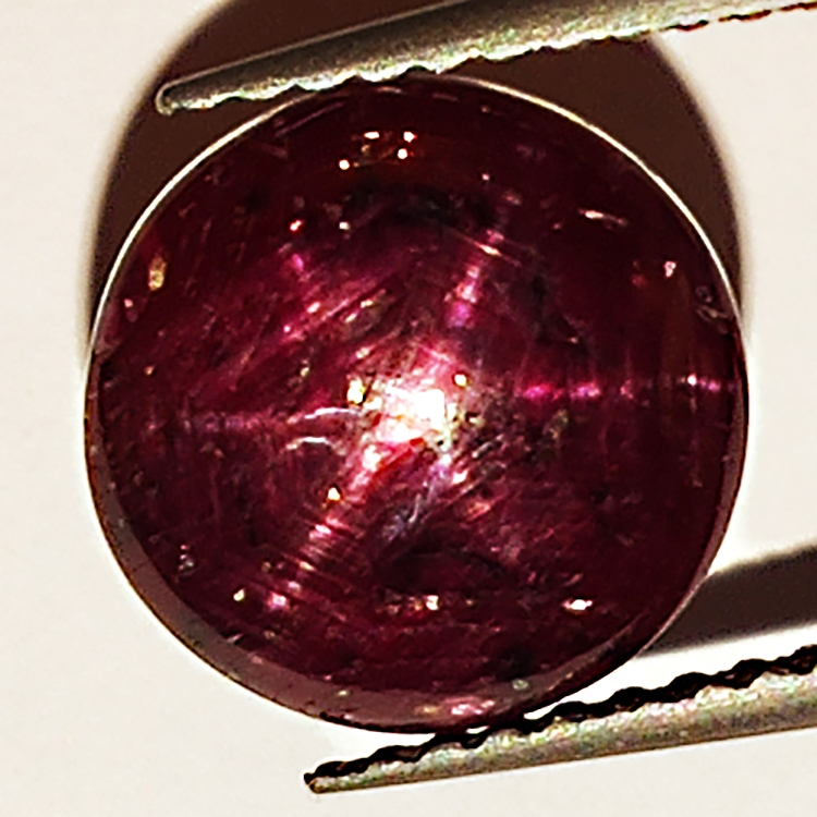 5.39ct Rubis Étoilé cabochon ovale 9.1x8.9mm