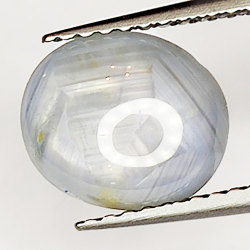 3.37ct Weiß Stern Saphir cabochon oval 9.0x7.7mm