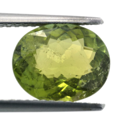 Tormalina taglio ovale da 2,78 ct, 10,02 x 8,21 mm