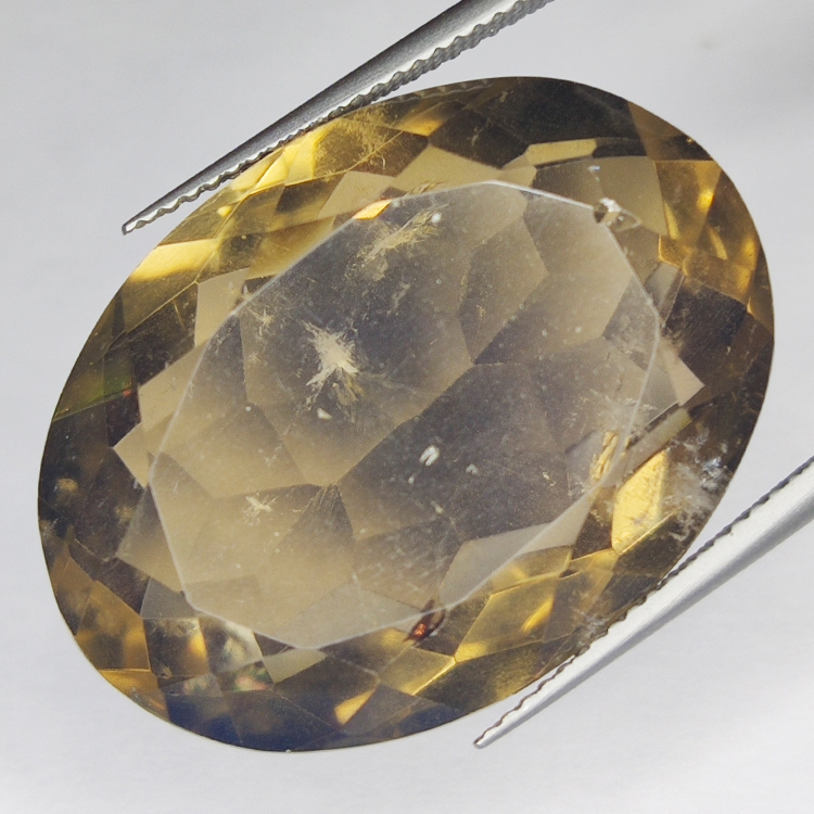 44.26ct Quartz Fumé coupe ovale 28x20mm