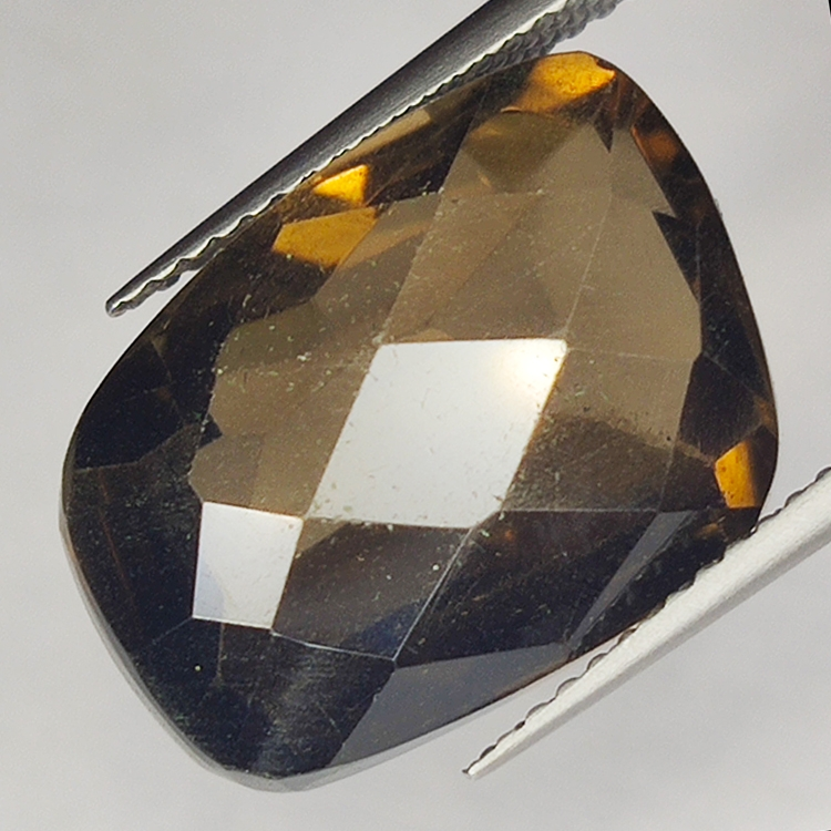 12.78ct Quartz Fumé coupe fantaisie 16x12mm