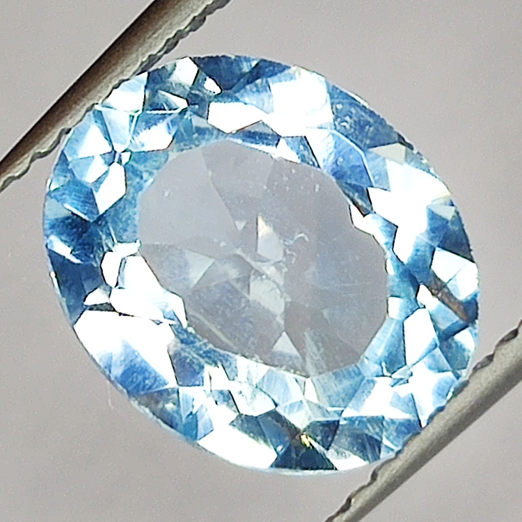 3.66ct Topacio Azul talla oval 10.7x8.8mm