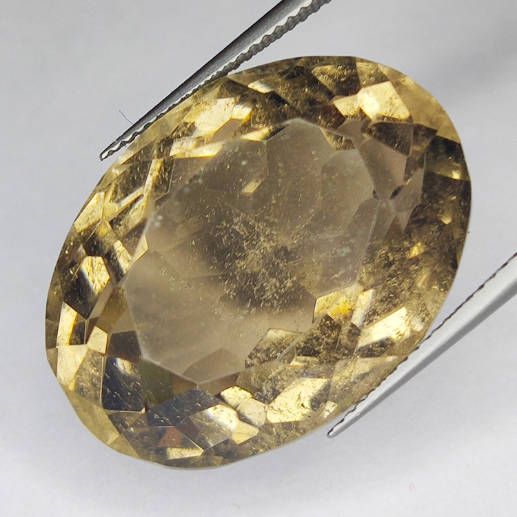 46.51ct Quartz Fumé coupe ovale 26x18mm