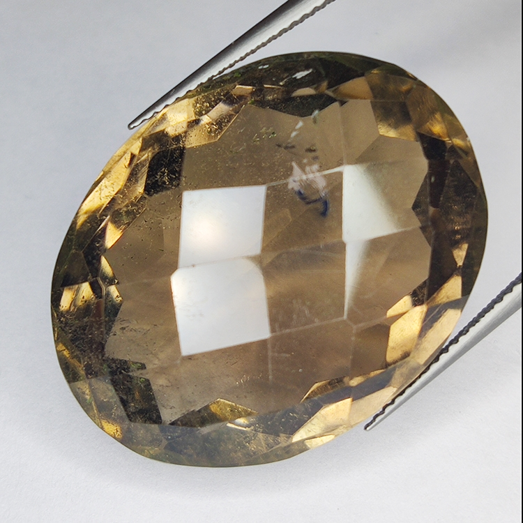 72.86ct Quarzo Fumé taglio ovale 30.5x23.5mm