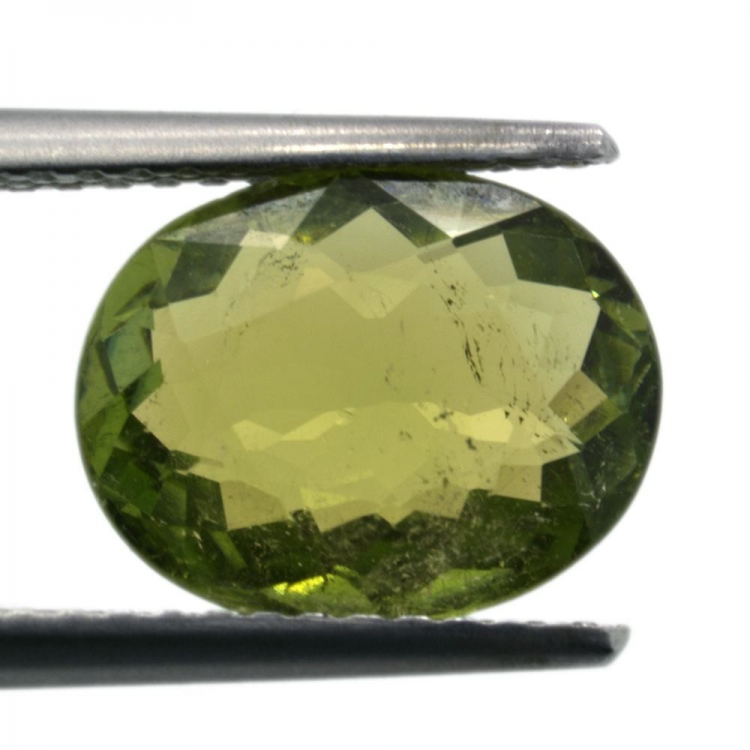 2,82 ct Turmalin im Ovalschliff 10,28 x 8,24 mm