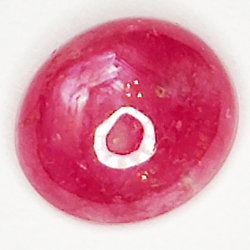 1.93ct Rubis Étoilé cabochon ovale 7.5x6.6mm