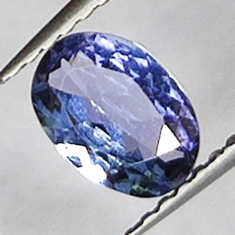 0.81ct Tanzanite coupe ovale 6.8x4.9mm