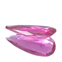 1,47 ct Rubellit-Turmalin im Birnenschliff, 13,08 x 5,73 mm