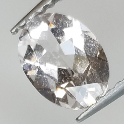 0.89ct Morganit ovalschliff 7.9x5.8mm