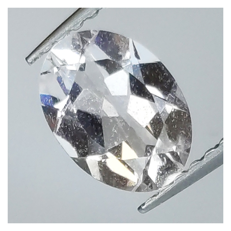 0.89ct Morganit ovalschliff 7.9x5.8mm