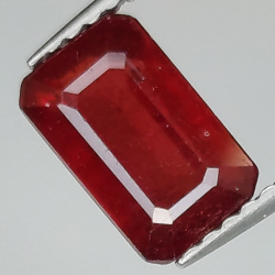 Rubino taglio smeraldo 2.30ct