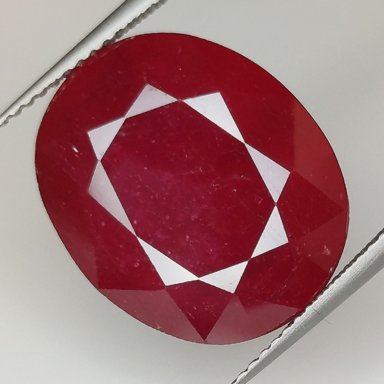 Rubino taglio smeraldo 18.96ct