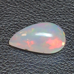 Opale éthiopienne taillée en poire 1.19ct