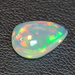 Äthiopischer Opal im Birnenschliff 1,78ct