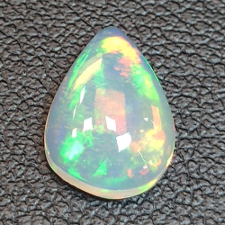 Äthiopischer Opal im Birnenschliff 1,78ct