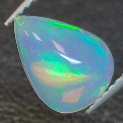 Äthiopischer Opal im Birnenschliff 1,40ct