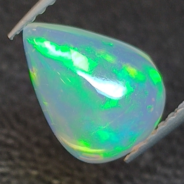 Äthiopischer Opal im Birnenschliff 1,40ct