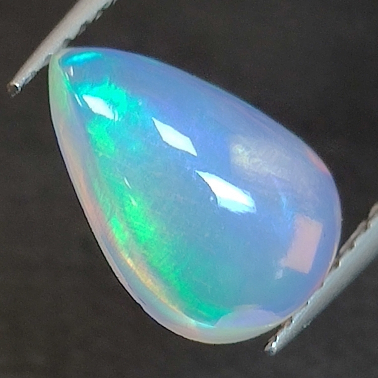 Opale éthiopienne taille poire 1.50ct