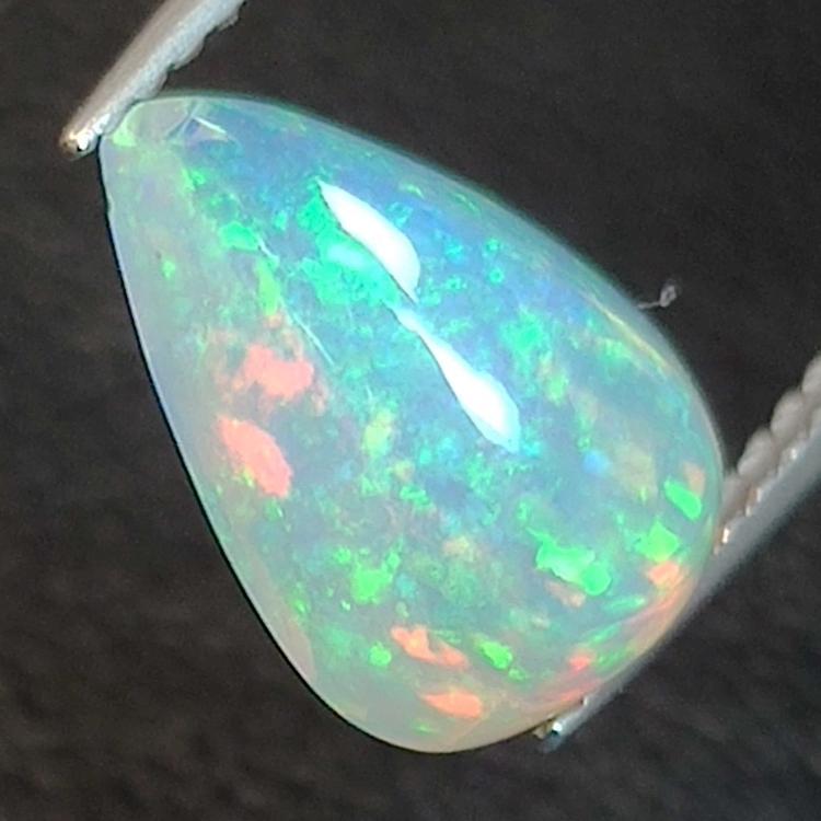 Opale éthiopienne taille poire 1.75ct