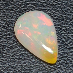 Äthiopischer Opal im Birnenschliff 1,07ct