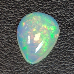 Opale éthiopienne taillée en poire 1.17ct