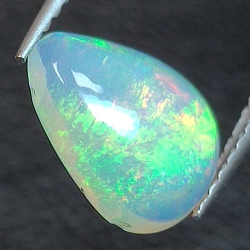 Opale éthiopienne taillée en poire 1.17ct