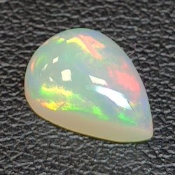 Äthiopischer Opal im Birnenschliff 1,20ct