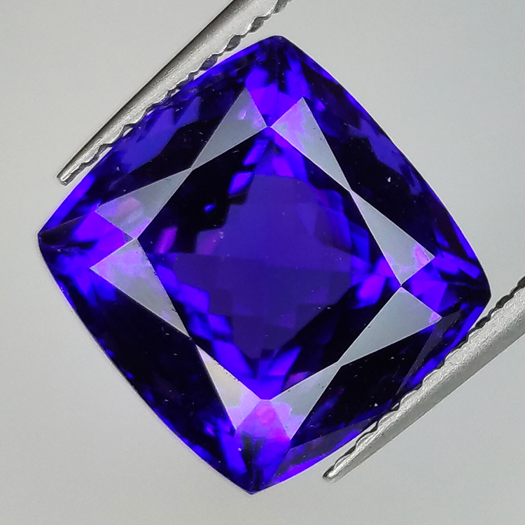 Tanzanite rectangulaire taille coussin 6.93ct