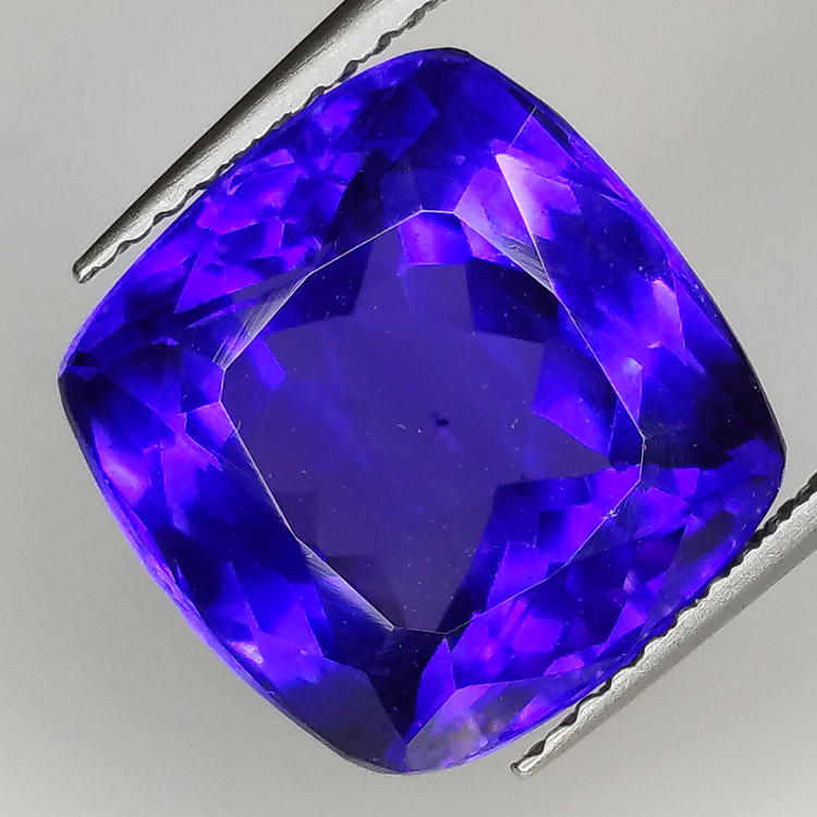 Tanzanite rettangolare a cuscino taglia 9.62ct