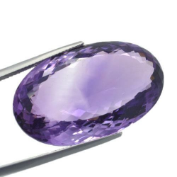 55,97 ct Amethyst im Ovalschliff 33,7 x 20,3 mm