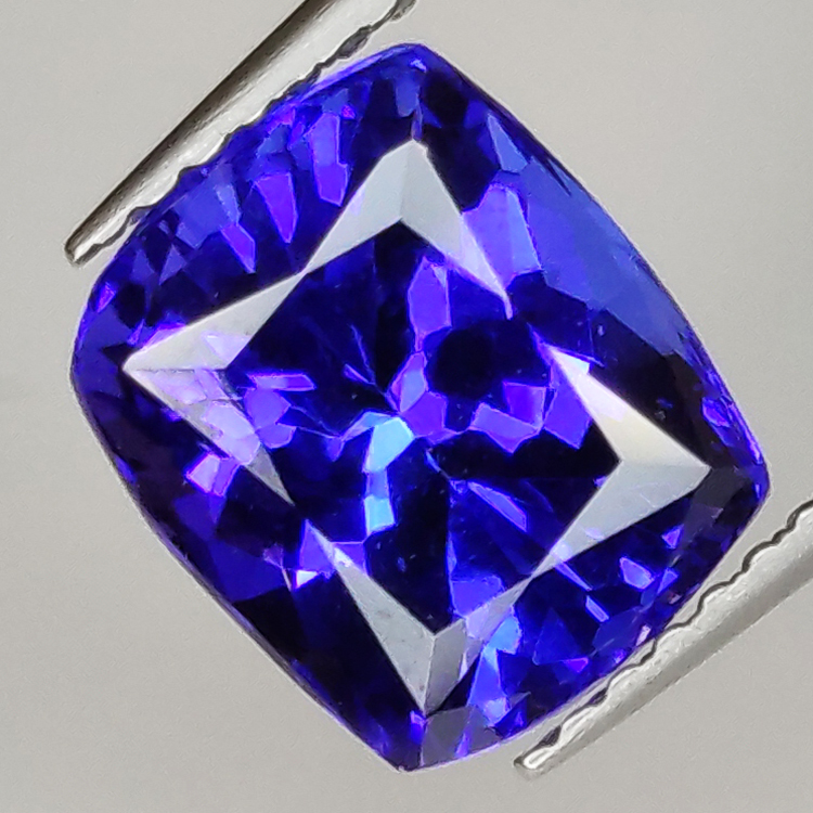 Tanzanite rettangolare taglio cuscino 3.31ct