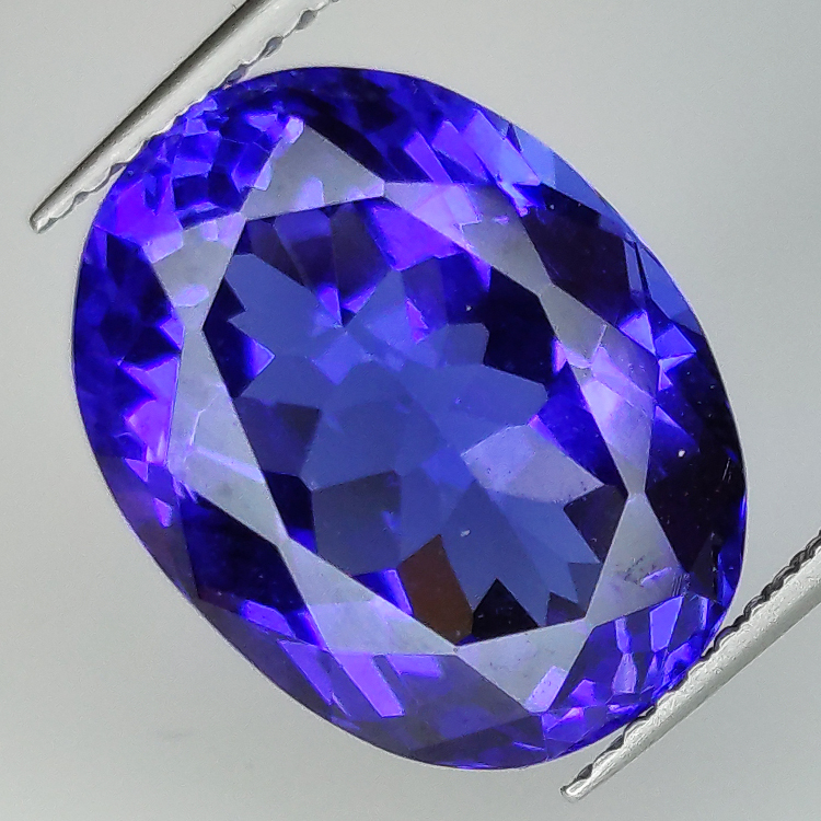 Tanzanite taglio ovale 8.99ct