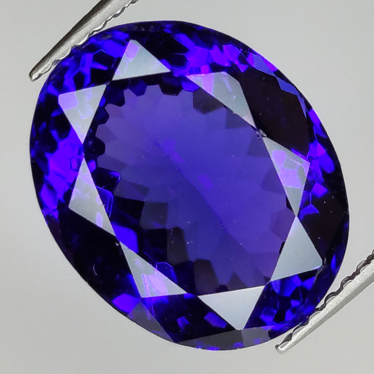 Tanzanite taglio ovale 6.57ct