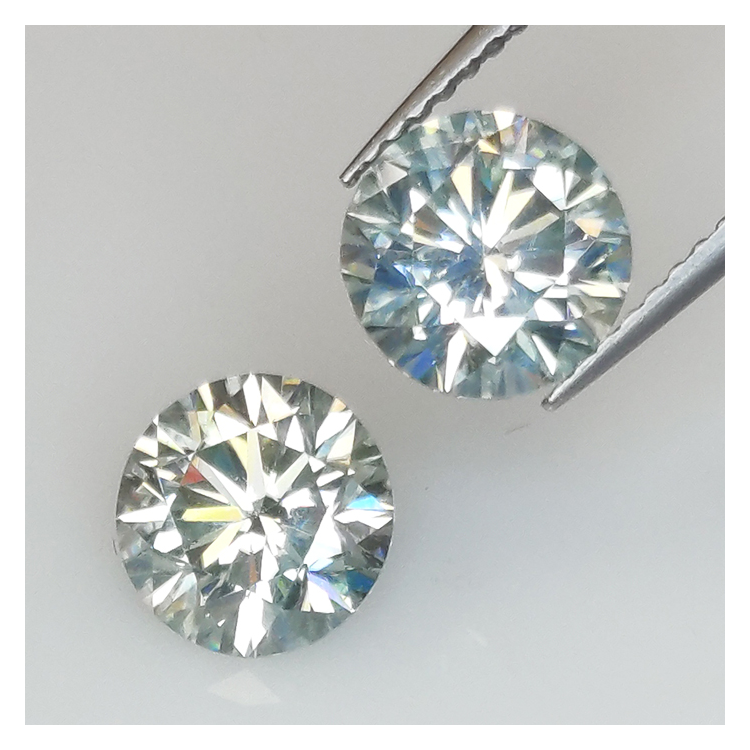 3,27 ct Moissanite taille ronde 7,65x7,70 mm