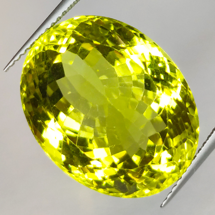 Oval cut lemon quartz 29.10 ct