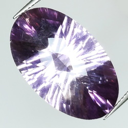 17,73 ct Amethyst, konkaver Ovalschliff mit Schachbrettmuster, 17 x 13 mm