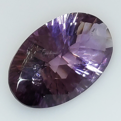 17,73 ct Amethyst, konkaver Ovalschliff mit Schachbrettmuster, 17 x 13 mm