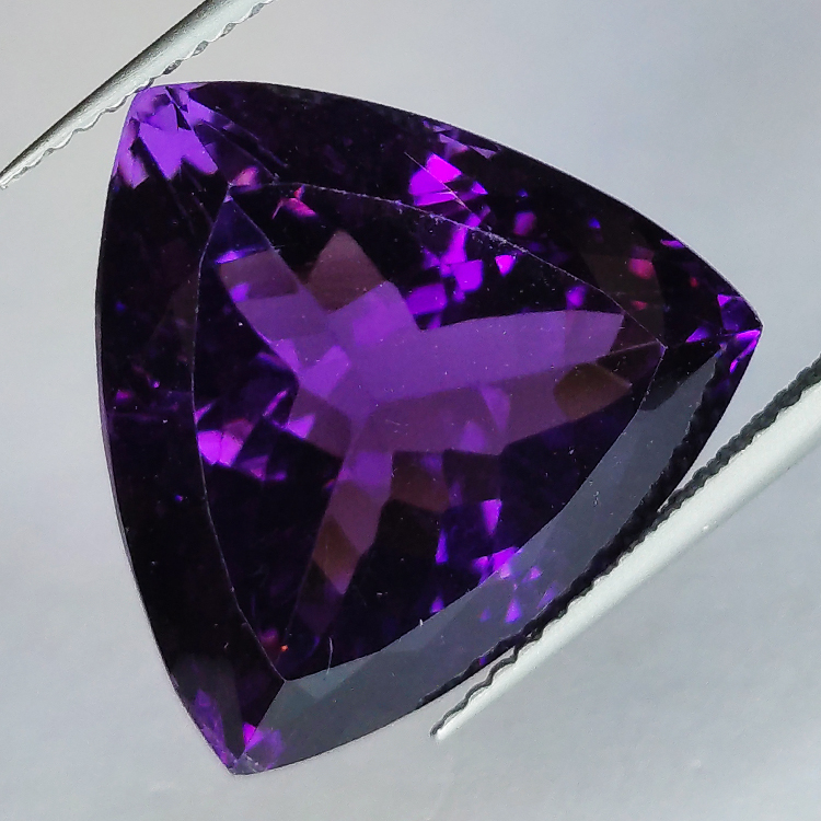 18,79ct Améthyste taille brillant 17,70x17,26mm