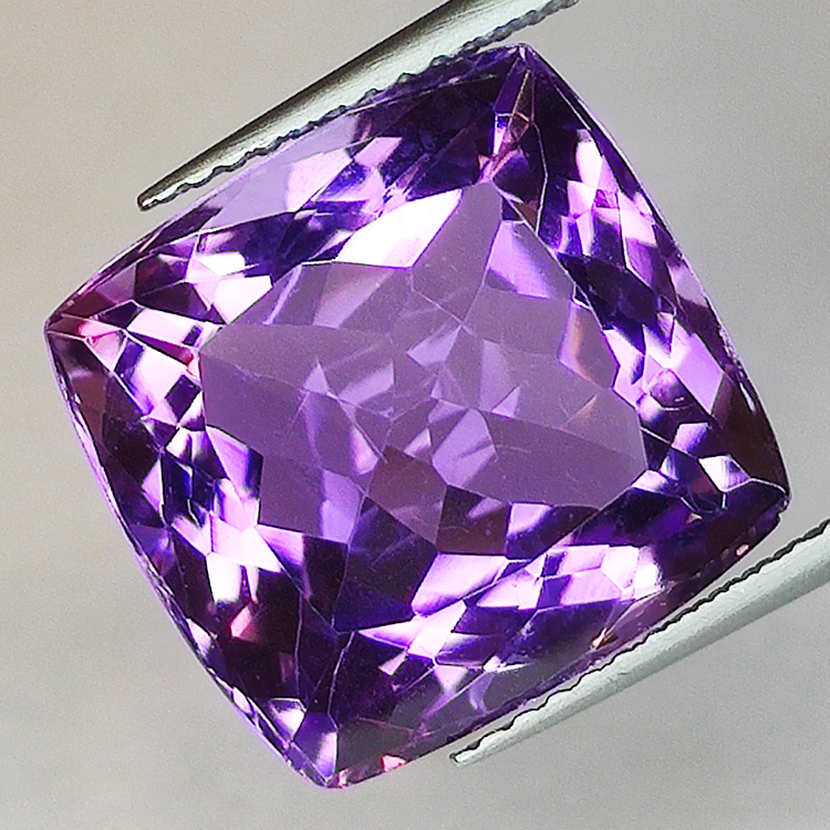 12,67ct Améthyste taille coussin 14.11x13.71mm