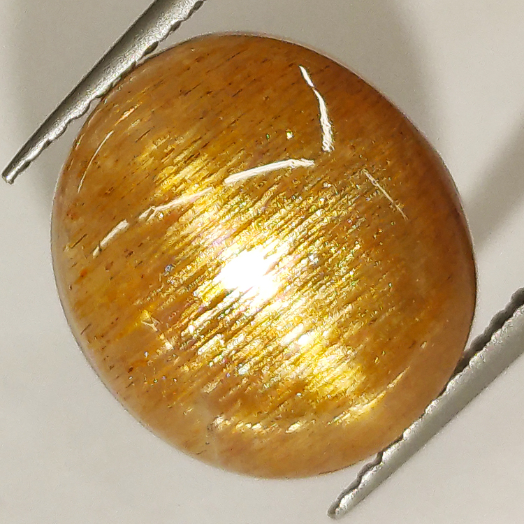 Pietra stellare ovale tagliata a cabochon 6,55 ct