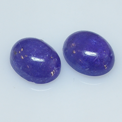 Tanzanite ovale taillée en cabochon