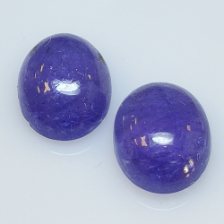 Tanzanite ovale taillée en cabochon