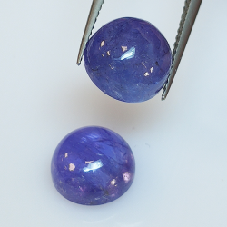 Tanzanite round cabochon cut