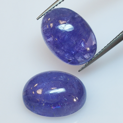 Tanzanite ronde taillée en cabochon