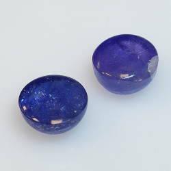 Tanzanite ronde taillée en cabochon