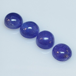 Tanzanite ronde taillée en cabochon